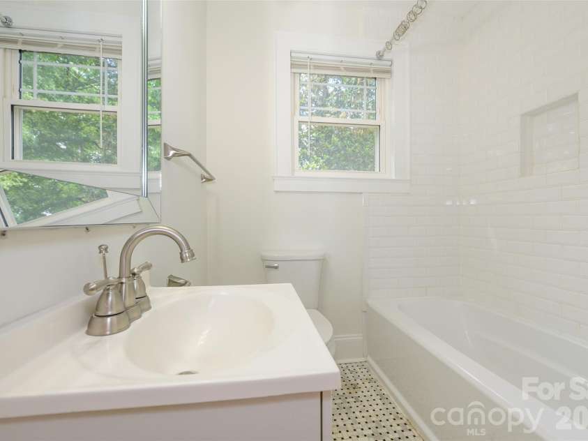 774 Eden Terrace, Rock Hill, SC 29730.  MLS# CAR4376793, YatesRealty ID 17082. Full bath (main level)
