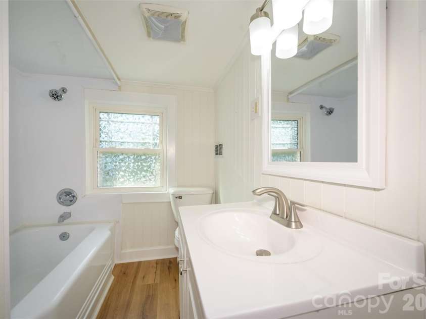 774 Eden Terrace, Rock Hill, SC 29730.  MLS# CAR4376793, YatesRealty ID 17082. Full bath (upstairs)