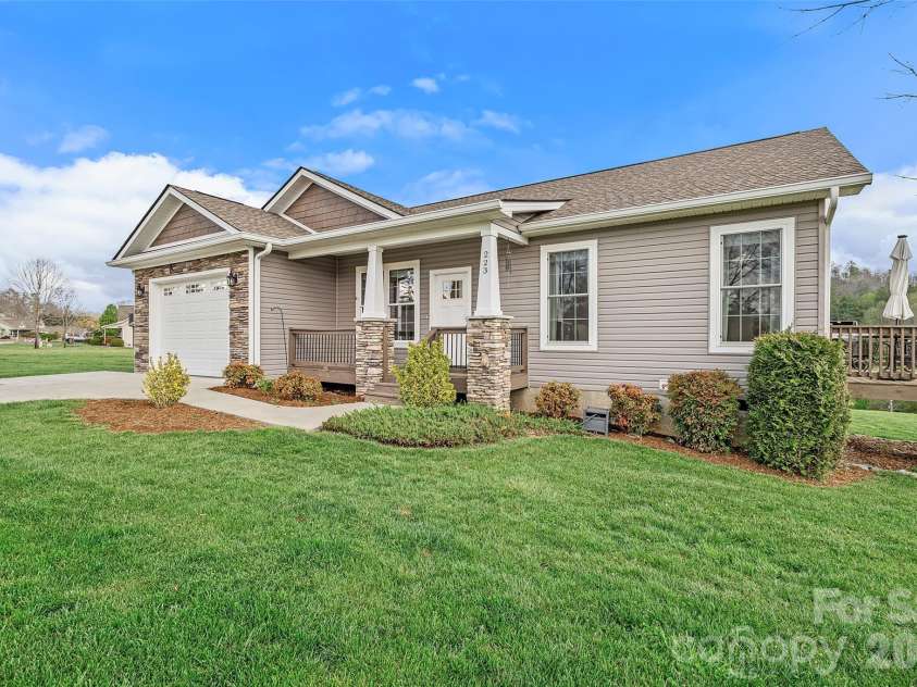 223 River Breeze Lane, Etowah, NC 28729.  MLS# CAR4368154, YatesRealty ID 17083. 