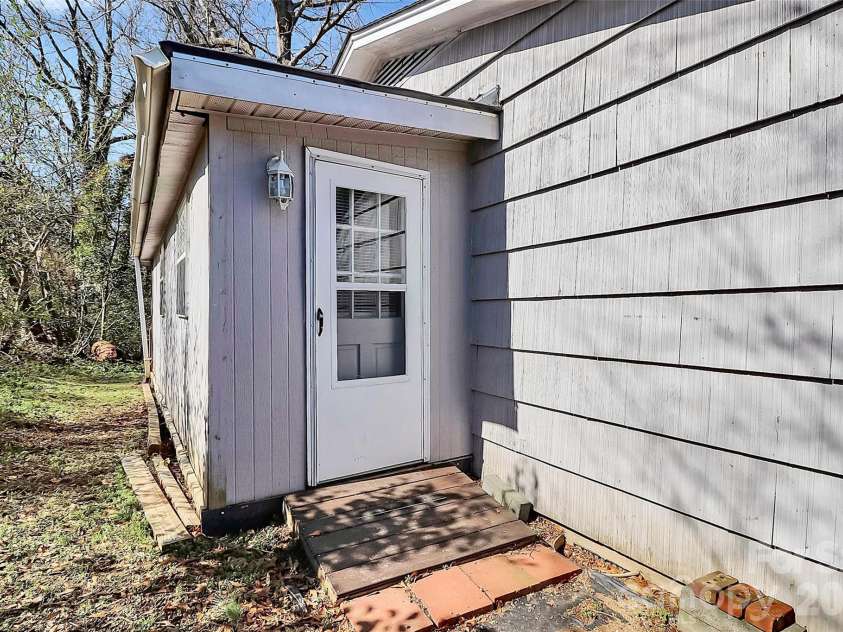 507 Mulberry Street, Cherryville, NC 28021.  MLS# CAR4349773, YatesRealty ID 17085. Second Front Entrance