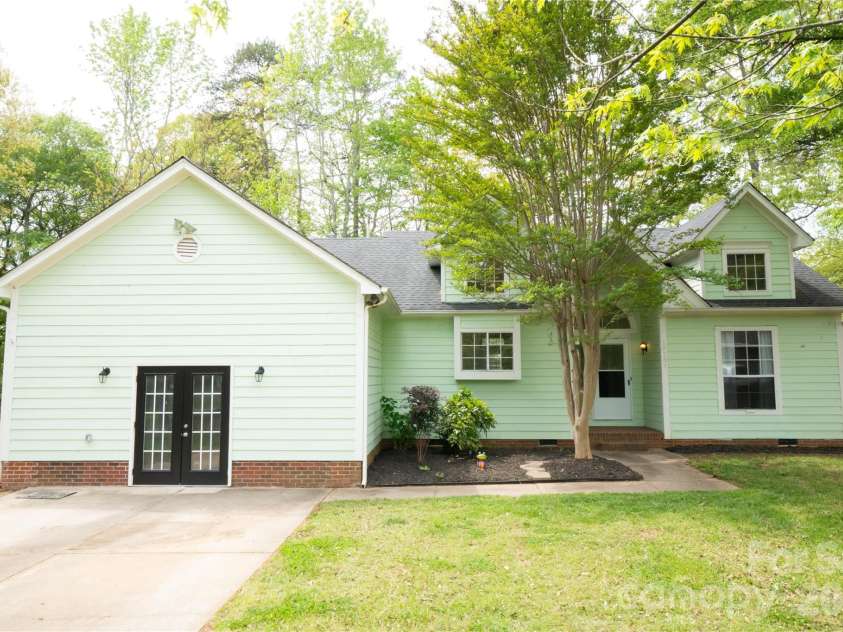 10737 Spruce Mountain Road, Charlotte, NC 28214.  MLS# CAR4368909, YatesRealty ID 17086. 