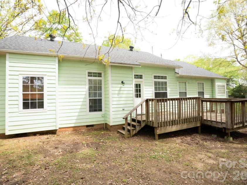10737 Spruce Mountain Road, Charlotte, NC 28214.  MLS# CAR4368909, YatesRealty ID 17086. 