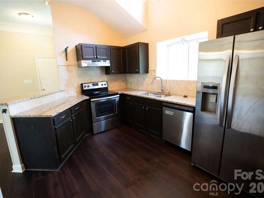 10737 Spruce Mountain Road, Charlotte, NC 28214.  MLS# CAR4368909, YatesRealty ID 17086. Kitchen