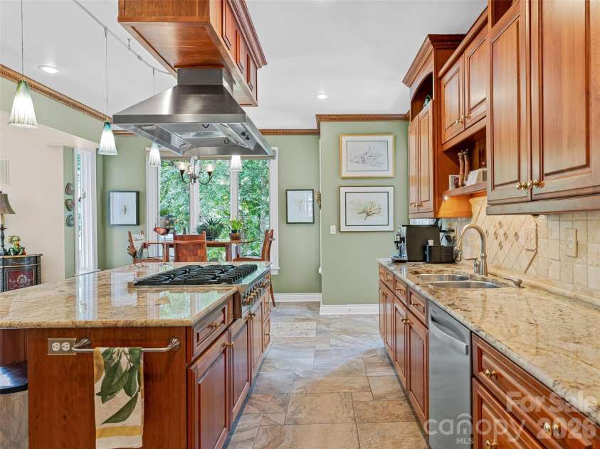 212 Plains Drive, Asheville, NC 28803.  MLS# CAR4373676, YatesRealty ID 17089. Large and well designed chef's kitchen