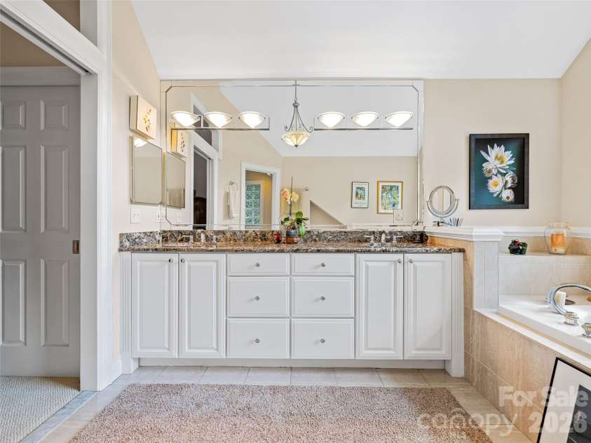 212 Plains Drive, Asheville, NC 28803.  MLS# CAR4373676, YatesRealty ID 17089. Light and bright primary bath