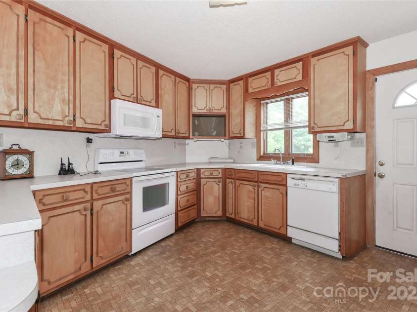 443 Troutman Farm Road, Statesville, NC 28677.  MLS# CAR4258763, YatesRealty ID 17089. 