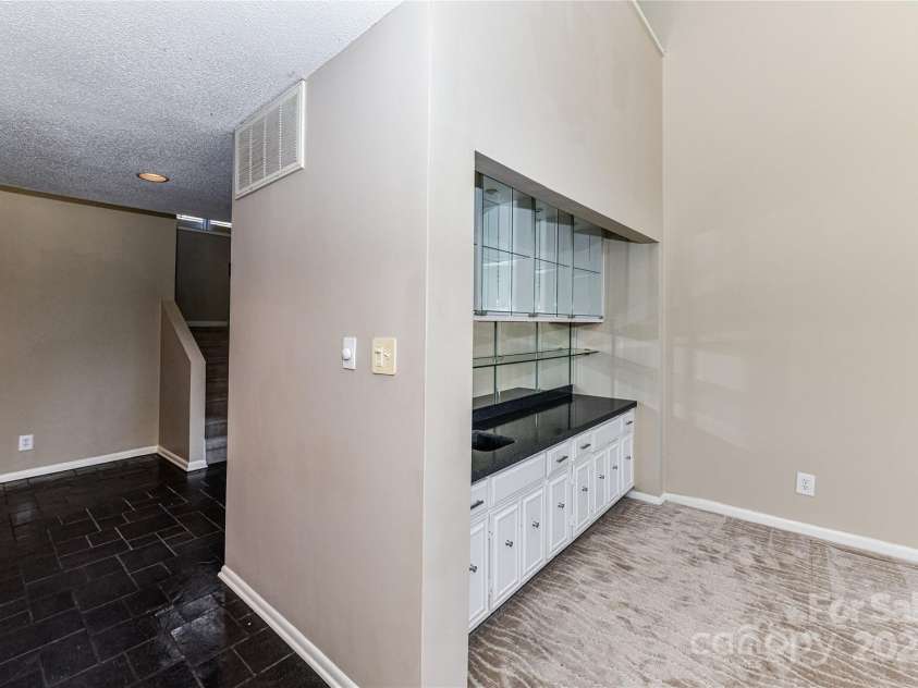 84 Ridgeport Road, Clover, SC 29710.  MLS# CAR4222357, YatesRealty ID 1709. Bar