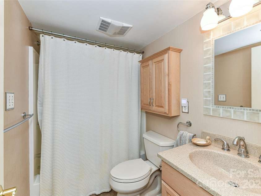 84 Ridgeport Road, Clover, SC 29710.  MLS# CAR4222357, YatesRealty ID 1709. Bathroom