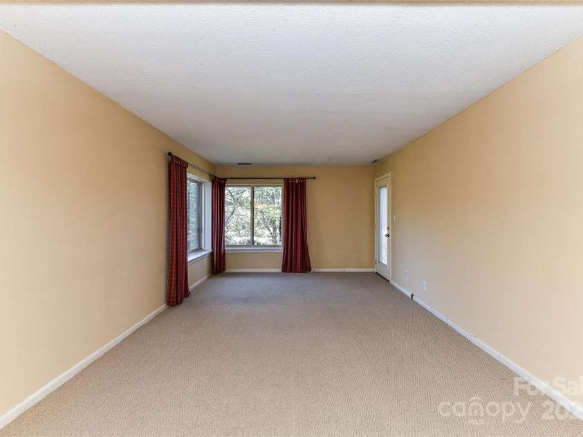 84 Ridgeport Road, Clover, SC 29710.  MLS# CAR4222357, YatesRealty ID 1709. Bonus Room