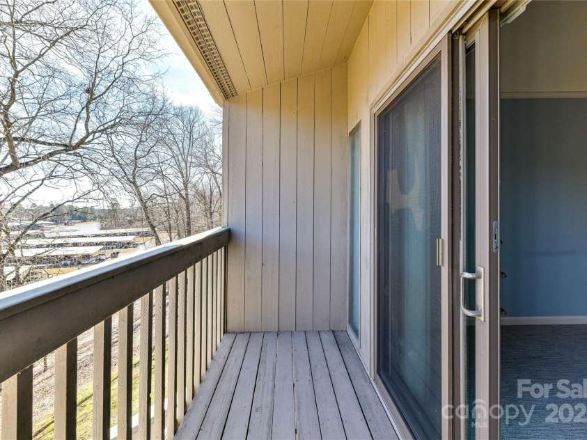 84 Ridgeport Road, Clover, SC 29710.  MLS# CAR4222357, YatesRealty ID 1709. Deck off Primary Suite