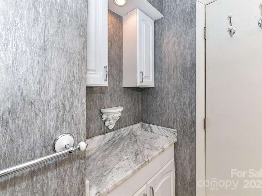 84 Ridgeport Road, Clover, SC 29710.  MLS# CAR4222357, YatesRealty ID 1709. Primary Bathroom