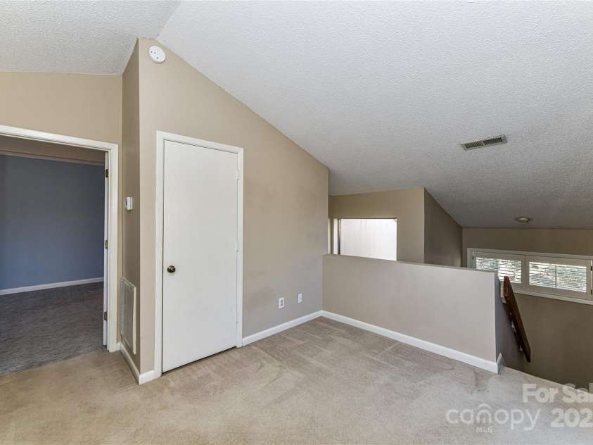 84 Ridgeport Road, Clover, SC 29710.  MLS# CAR4222357, YatesRealty ID 1709. Staircase Landing