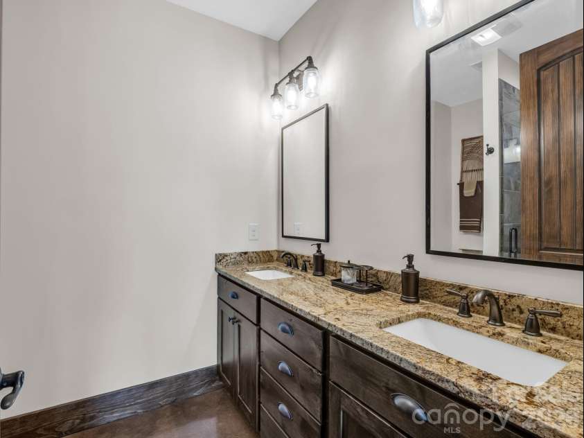 189 Tatanka Trail, Lake Lure, NC 28746.  MLS# CAR4367924, YatesRealty ID 17090. 