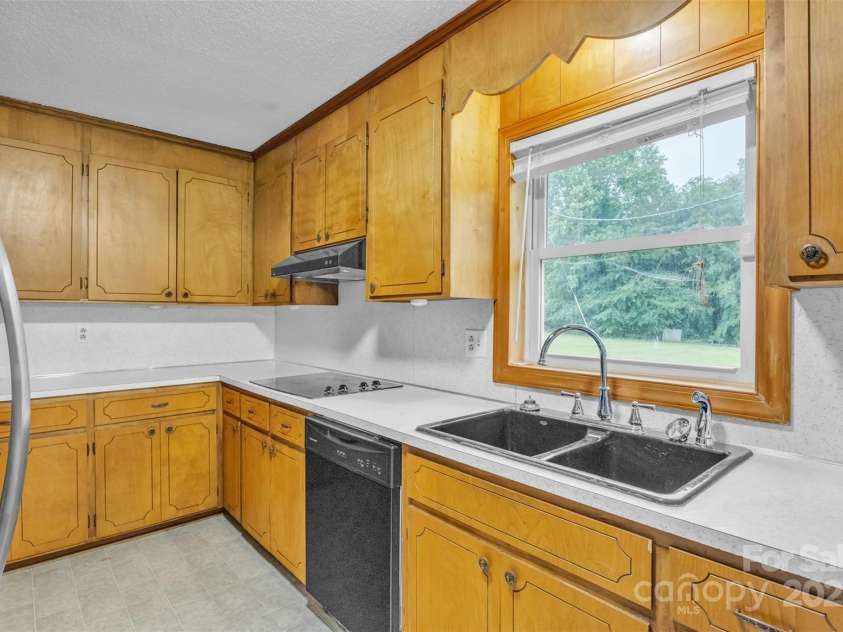 133 Jo Monni Loop, Statesville, NC 28625.  MLS# CAR4254772, YatesRealty ID 17092. 