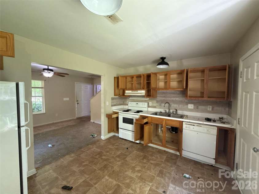 2805 Kendrick Drive, Charlotte, NC 28214.  MLS# CAR4372700, YatesRealty ID 17092. 