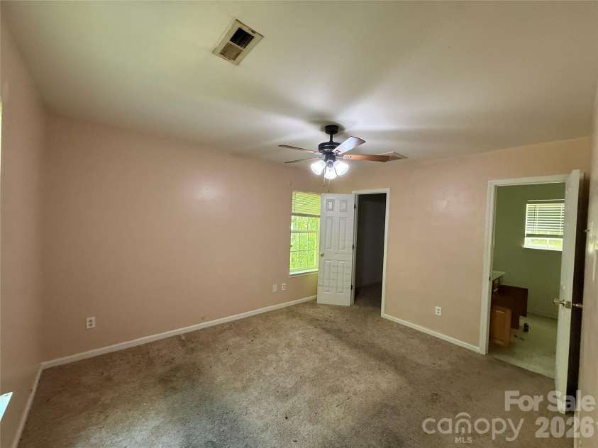 2805 Kendrick Drive, Charlotte, NC 28214.  MLS# CAR4372700, YatesRealty ID 17092. 