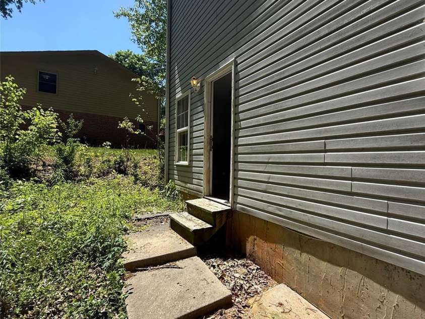 2805 Kendrick Drive, Charlotte, NC 28214.  MLS# CAR4372700, YatesRealty ID 17092. 