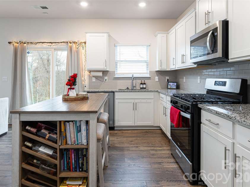 518 Jaca Lane, Arden, NC 28704.  MLS# CAR4328315, YatesRealty ID 17093. 