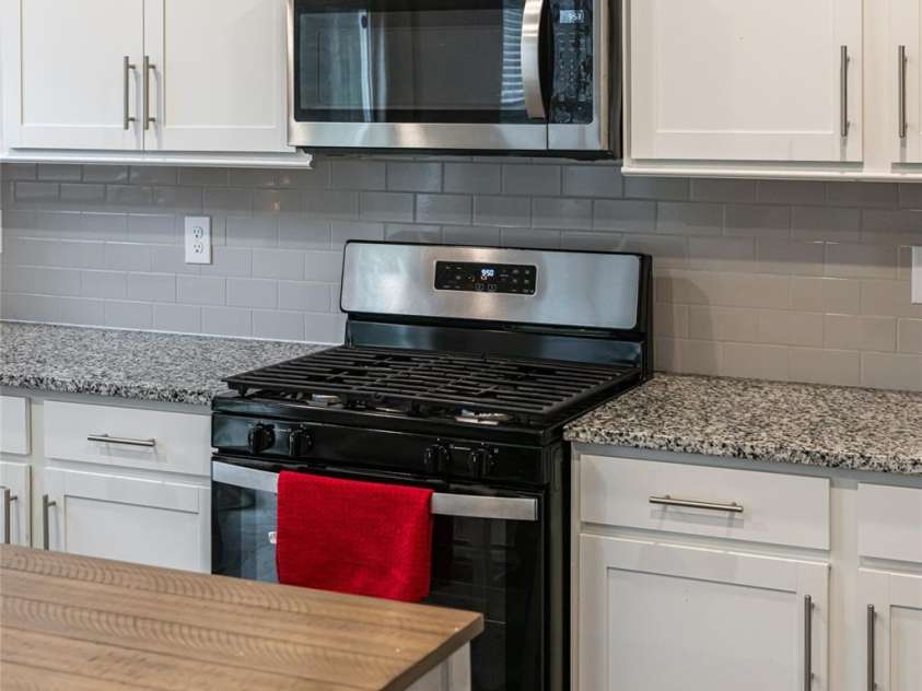 518 Jaca Lane, Arden, NC 28704.  MLS# CAR4328315, YatesRealty ID 17093. 