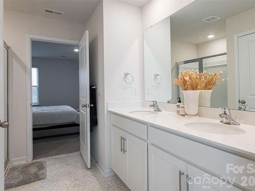 518 Jaca Lane, Arden, NC 28704.  MLS# CAR4328315, YatesRealty ID 17093. 