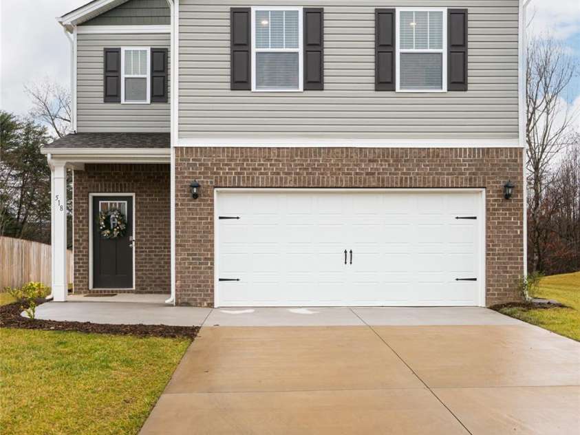 518 Jaca Lane, Arden, NC 28704.  MLS# CAR4328315, YatesRealty ID 17093. 