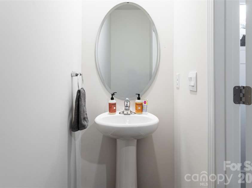 518 Jaca Lane, Arden, NC 28704.  MLS# CAR4328315, YatesRealty ID 17093. Half bath