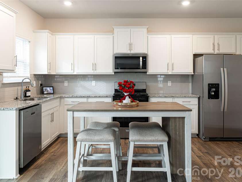 518 Jaca Lane, Arden, NC 28704.  MLS# CAR4328315, YatesRealty ID 17093. Kitchen