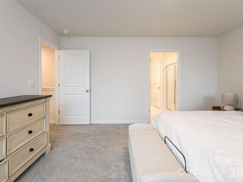 518 Jaca Lane, Arden, NC 28704.  MLS# CAR4328315, YatesRealty ID 17093. Primary bed