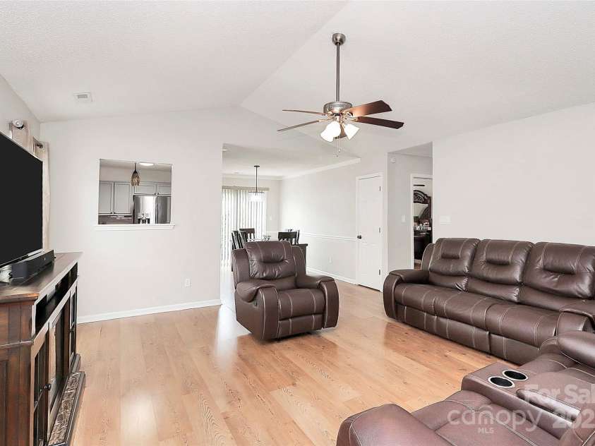 5804 Fairchase Avenue, Charlotte, NC 28269.  MLS# CAR4257297, YatesRealty ID 17093. 