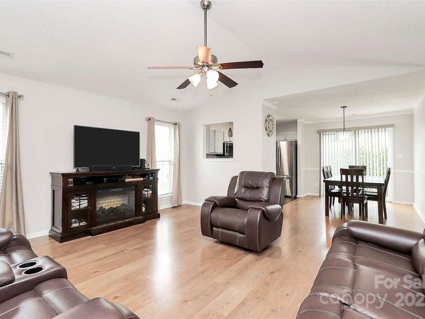 5804 Fairchase Avenue, Charlotte, NC 28269.  MLS# CAR4257297, YatesRealty ID 17093. 