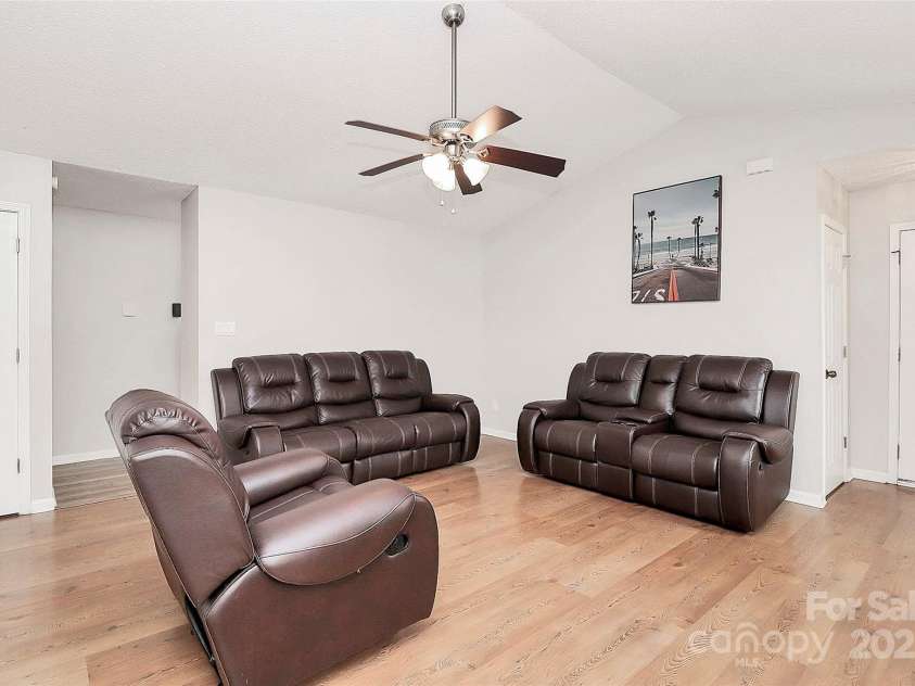 5804 Fairchase Avenue, Charlotte, NC 28269.  MLS# CAR4257297, YatesRealty ID 17093. 