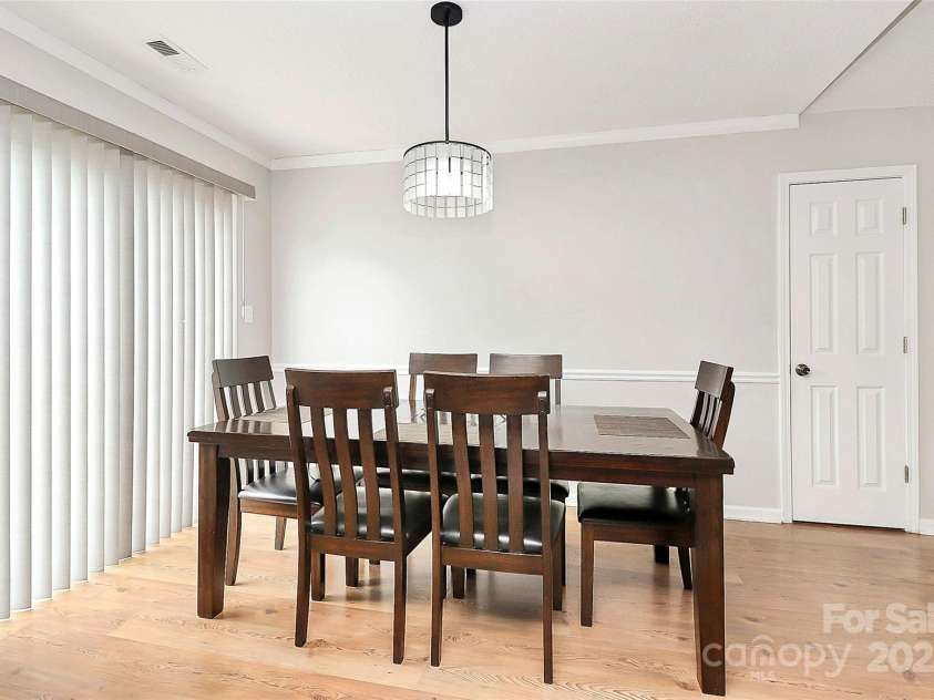 5804 Fairchase Avenue, Charlotte, NC 28269.  MLS# CAR4257297, YatesRealty ID 17093. 