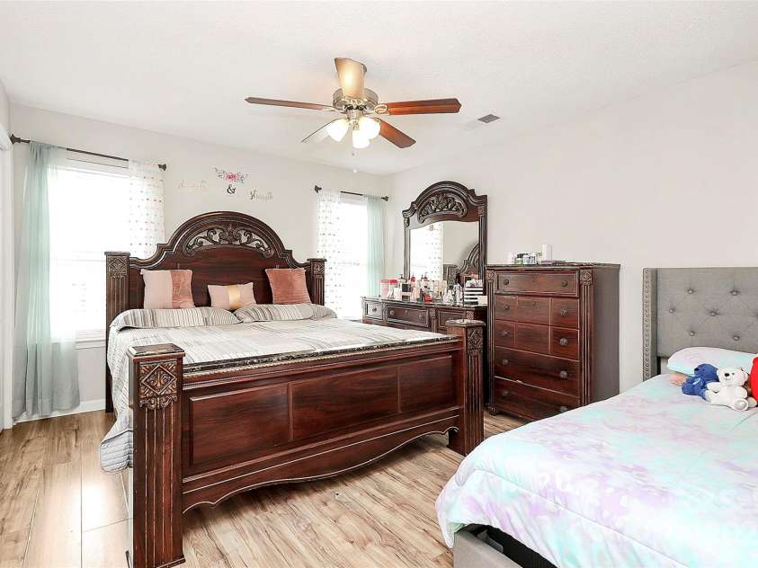 5804 Fairchase Avenue, Charlotte, NC 28269.  MLS# CAR4257297, YatesRealty ID 17093. 