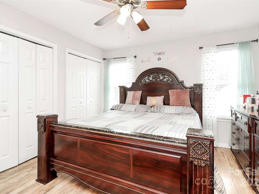 5804 Fairchase Avenue, Charlotte, NC 28269.  MLS# CAR4257297, YatesRealty ID 17093. 