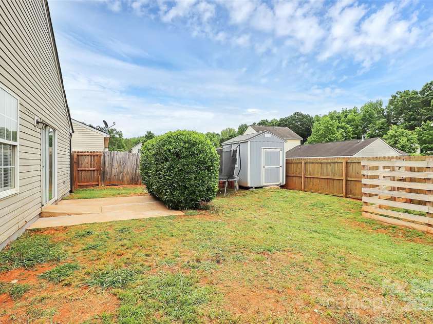 5804 Fairchase Avenue, Charlotte, NC 28269.  MLS# CAR4257297, YatesRealty ID 17093. 