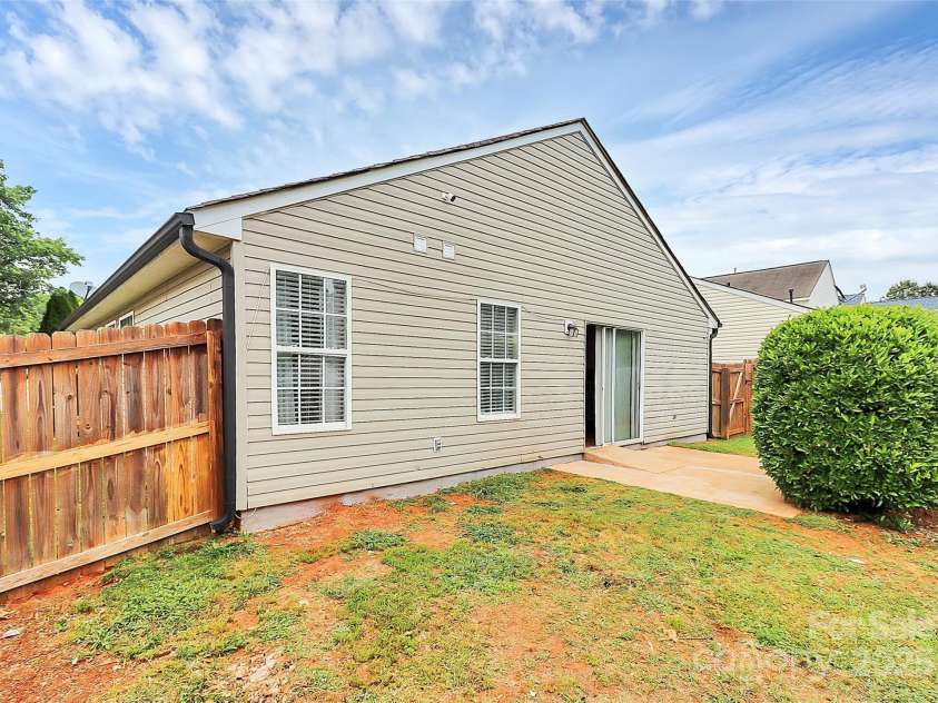 5804 Fairchase Avenue, Charlotte, NC 28269.  MLS# CAR4257297, YatesRealty ID 17093. 