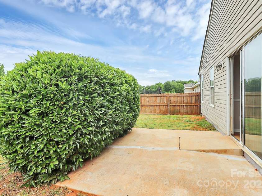 5804 Fairchase Avenue, Charlotte, NC 28269.  MLS# CAR4257297, YatesRealty ID 17093. 