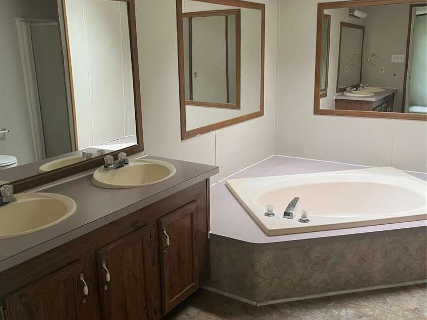 4006 Hillview Drive, Shelby, NC 28152.  MLS# CAR4261129, YatesRealty ID 17094. 