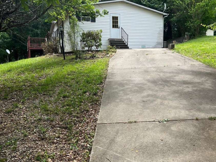 4006 Hillview Drive, Shelby, NC 28152.  MLS# CAR4261129, YatesRealty ID 17094. 