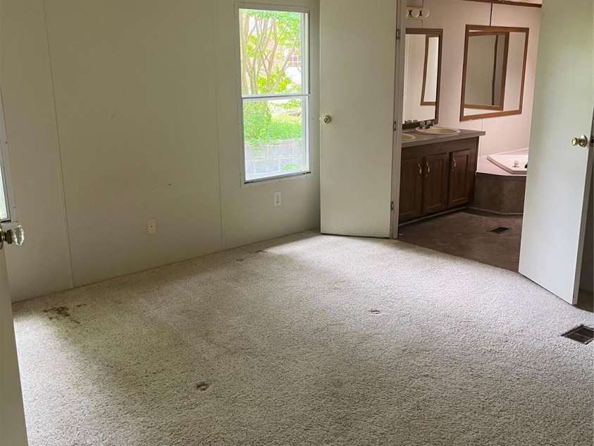 4006 Hillview Drive, Shelby, NC 28152.  MLS# CAR4261129, YatesRealty ID 17094. 