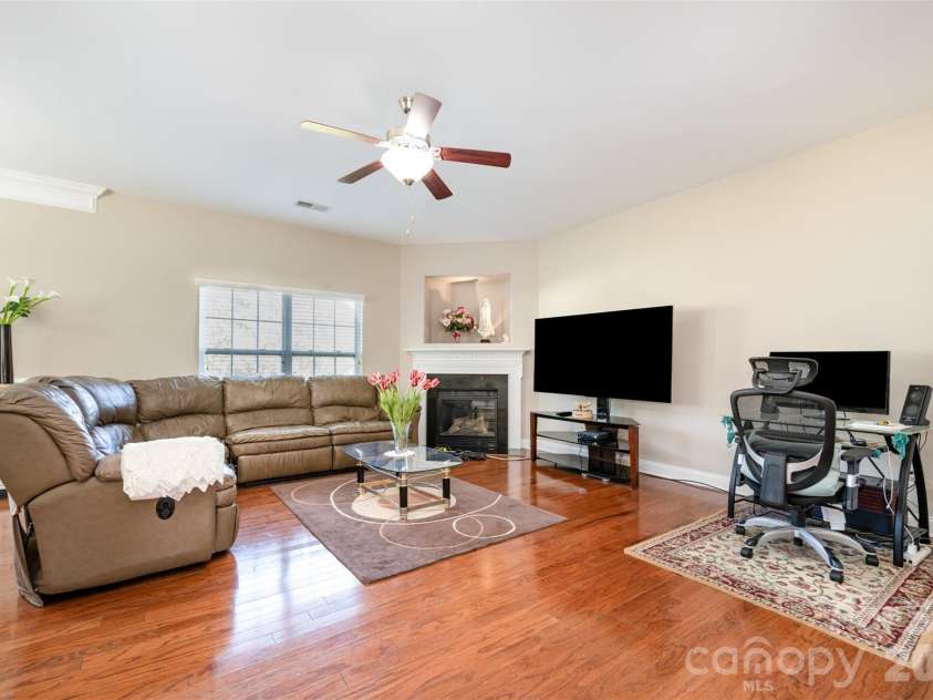 14725 Vaughan Drive, Charlotte, NC 28273.  MLS# CAR4304755, YatesRealty ID 17096. 