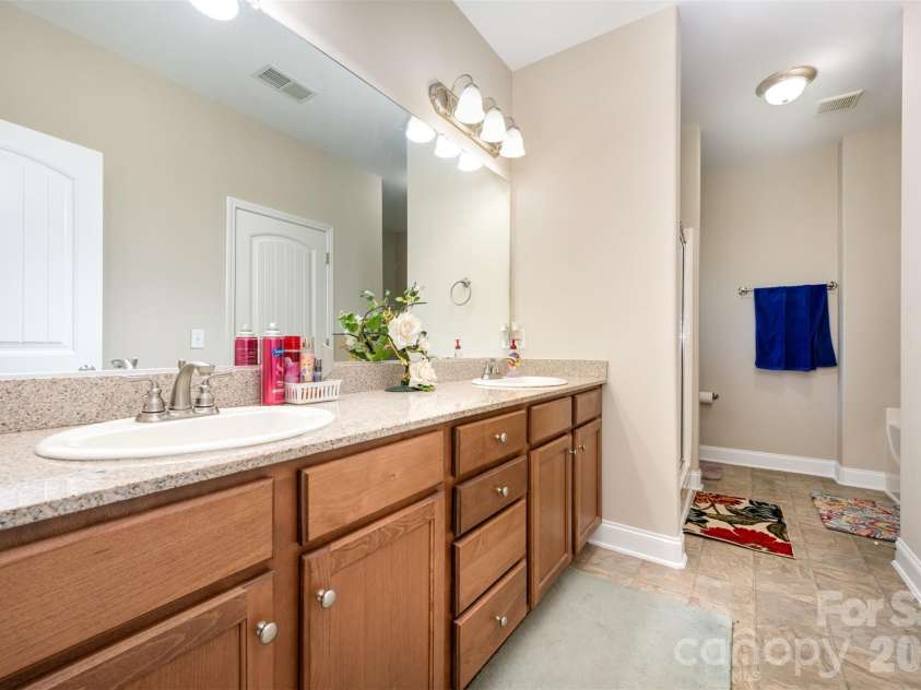 14725 Vaughan Drive, Charlotte, NC 28273.  MLS# CAR4304755, YatesRealty ID 17096. 