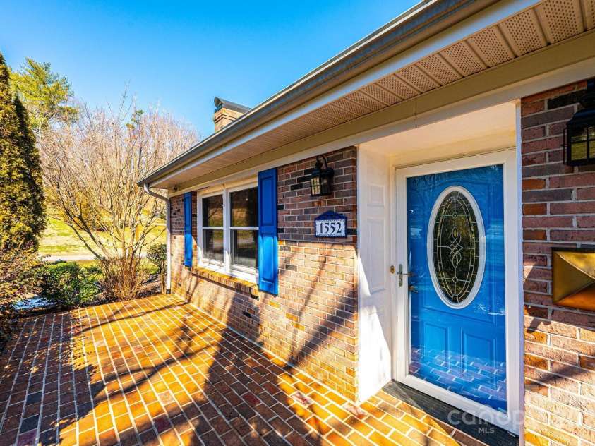 1552 10th Street Place, Hickory, NC 28601.  MLS# CAR4222157, YatesRealty ID 17096. Front Patio