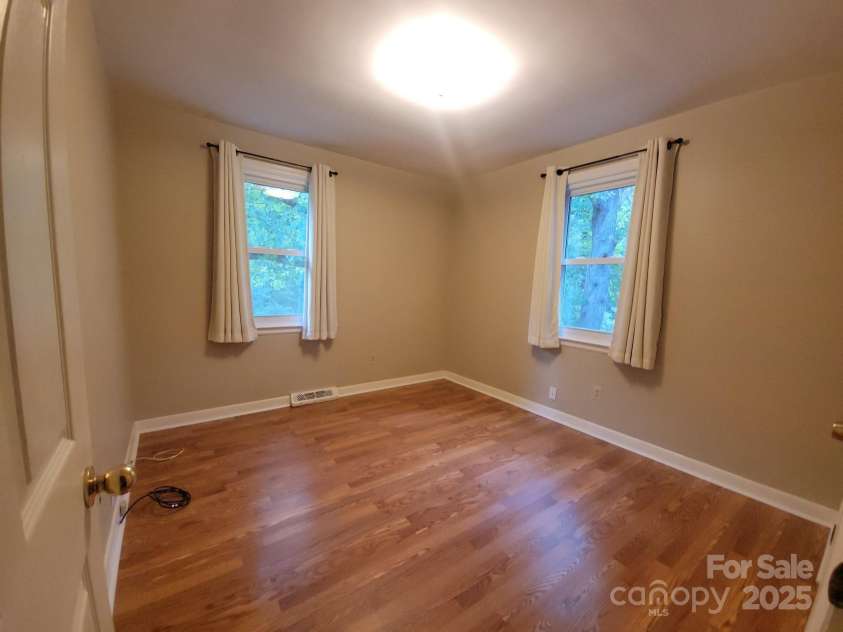 1552 10th Street Place, Hickory, NC 28601.  MLS# CAR4222157, YatesRealty ID 17096. New Flooring