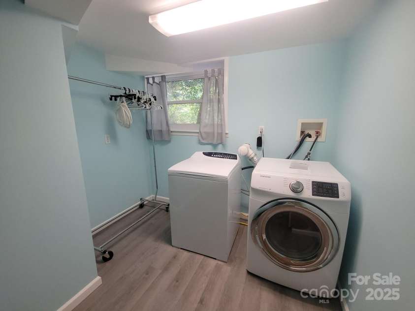 1552 10th Street Place, Hickory, NC 28601.  MLS# CAR4222157, YatesRealty ID 17096. Utility Room