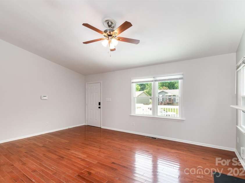 8220 Chrisbry Lane, Charlotte, NC 28215.  MLS# CAR4250869, YatesRealty ID 17097. 