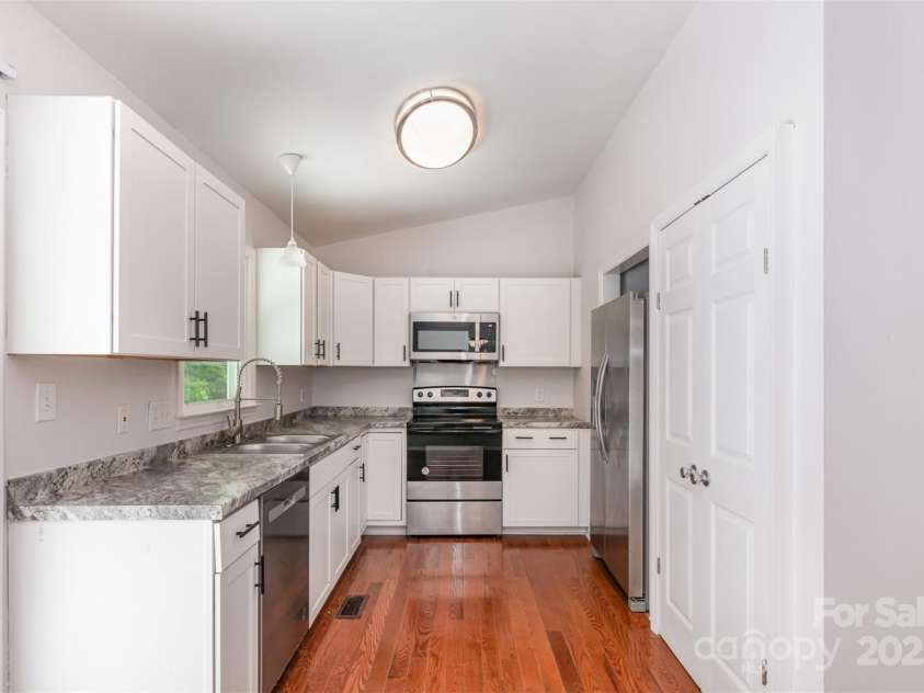 8220 Chrisbry Lane, Charlotte, NC 28215.  MLS# CAR4250869, YatesRealty ID 17097. 