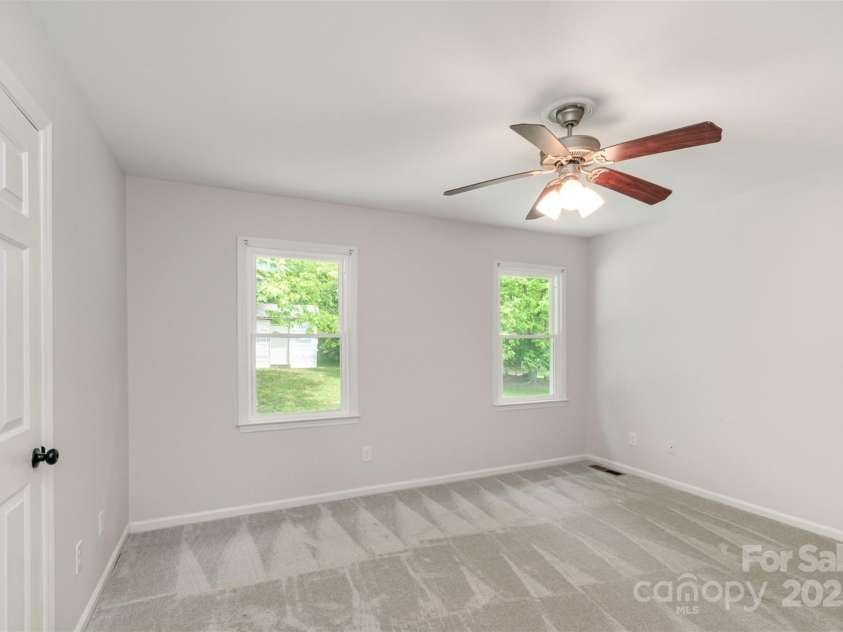 8220 Chrisbry Lane, Charlotte, NC 28215.  MLS# CAR4250869, YatesRealty ID 17097. 