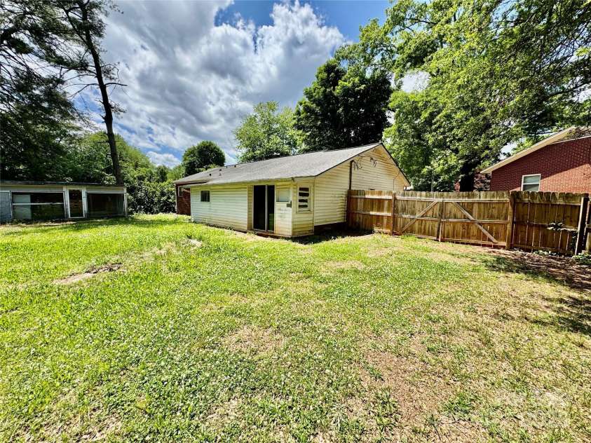 820 Kerley Court, Statesville, NC 28677.  MLS# CAR4259060, YatesRealty ID 17098. 