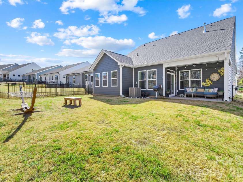 142 Prestwick Way, Mooresville, NC 28115.  MLS# CAR4356627, YatesRealty ID 17099. 